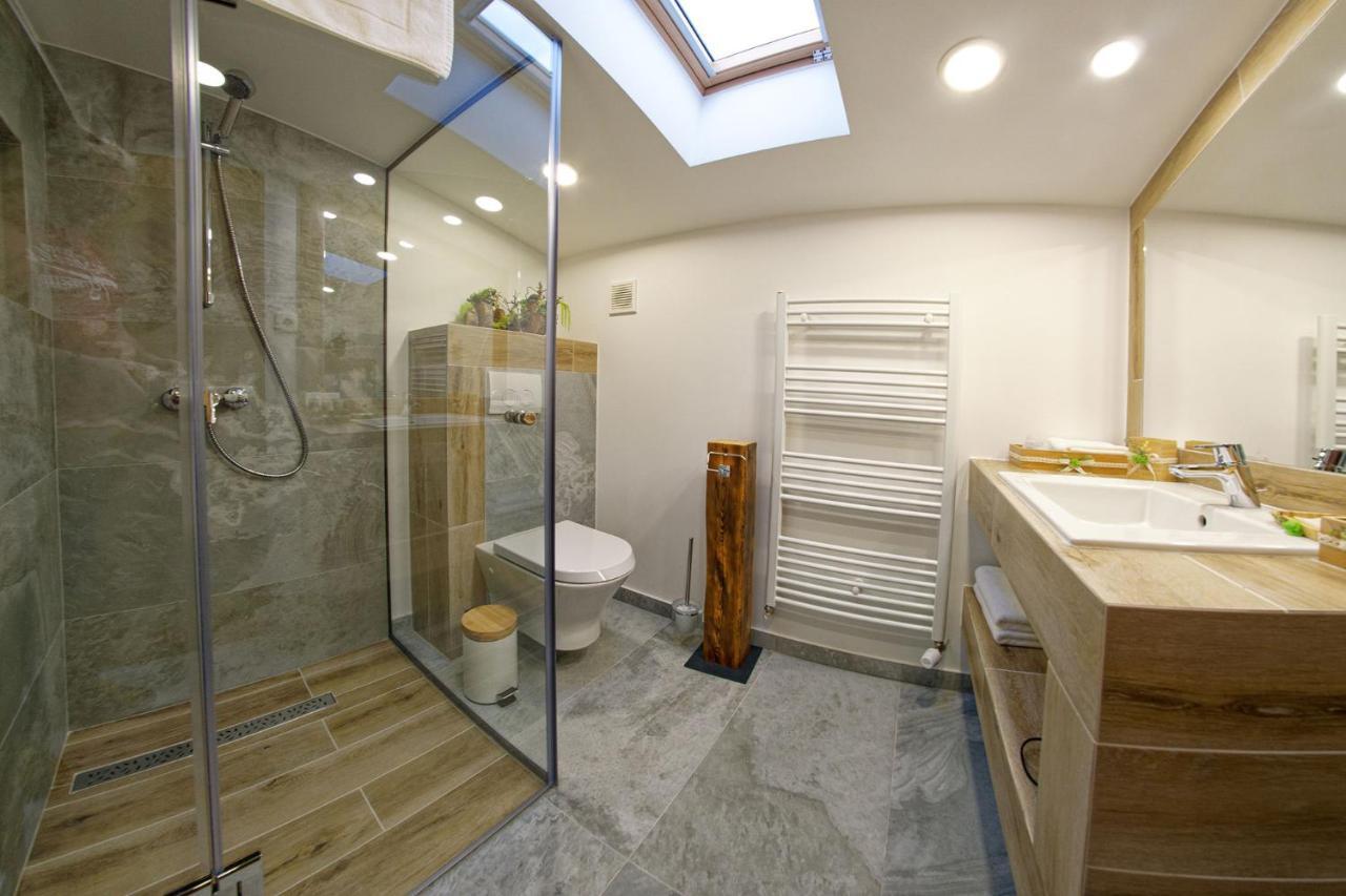 Double Room,1743407785:JPEG